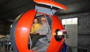 Inventó un auto redondo y sueña que llegará a la Luna