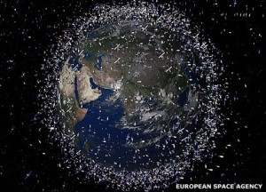Científicos piden limpiar basura espacial