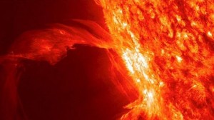 El Sol invierte su campo magnético