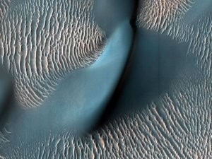 La NASA divulga imagen que muestra dunas en Marte